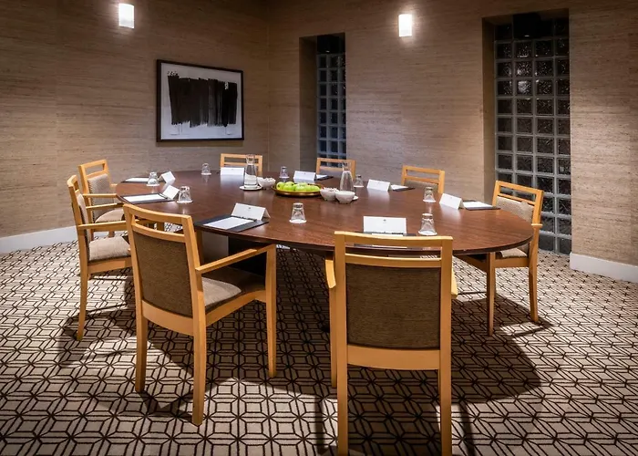 Hotel Sandton Centre - Private Parking Eindhoven