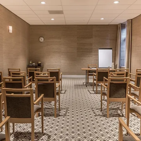 Отель Sandton Eindhoven Centre - Hotel Eindhoven City Centre With Private Parking 3*
