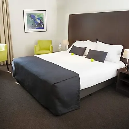 Sandton Centre - Centre With Private Parking 호텔 3*