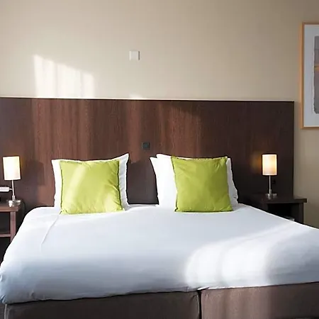 Sandton Centre - Centre With Private Parking 호텔 3*