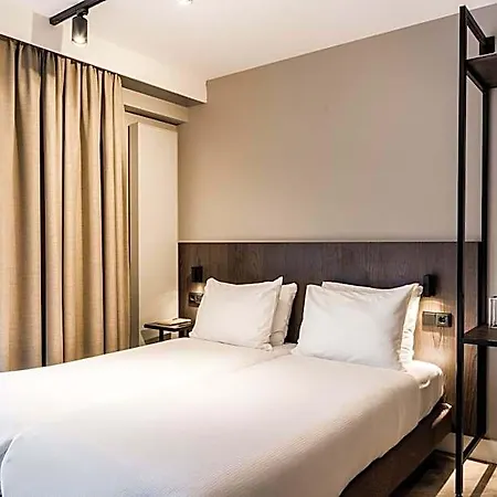 호텔 Sandton Centre - Centre With Private Parking 3*