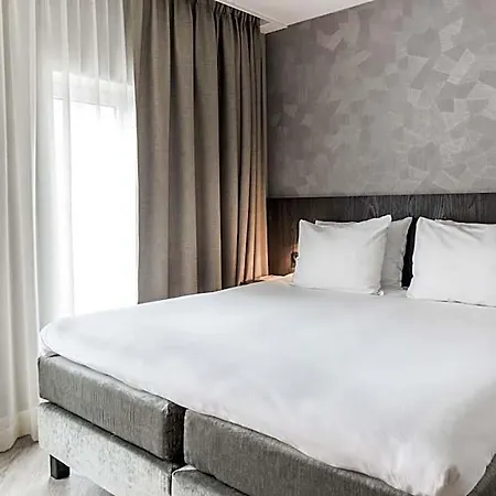 호텔 Sandton Centre - Centre With Private Parking 3*