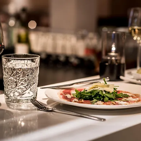 Sandton Centre - Private Parking 3*