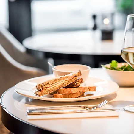 Sandton Centre - Private Parking アイントホーフェン